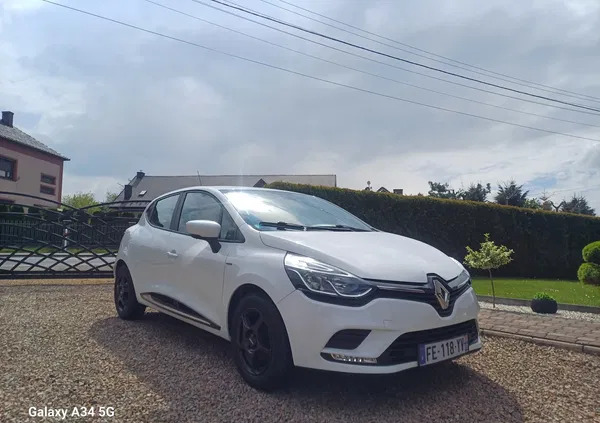 samochody osobowe Renault Clio cena 42000 przebieg: 28000, rok produkcji 2019 z Brwinów